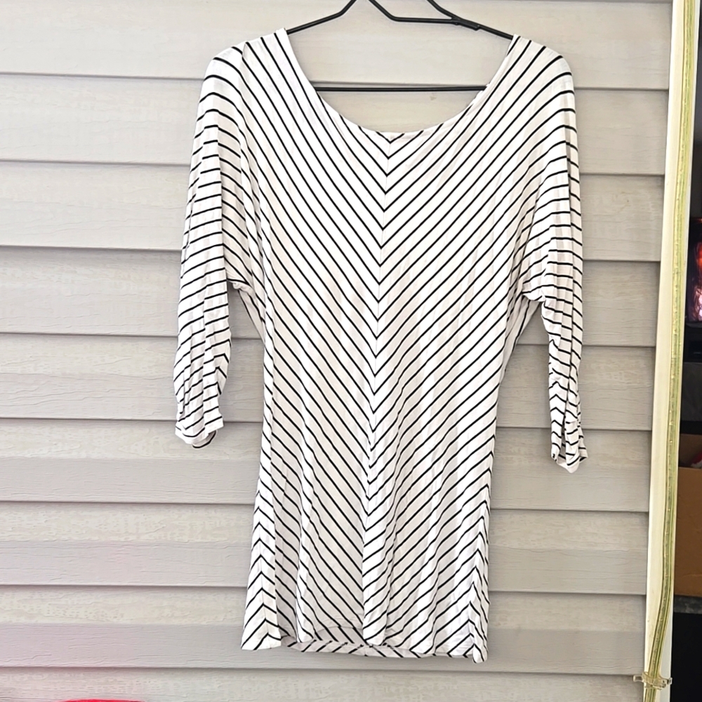 White striped quarter sleeve shirt
